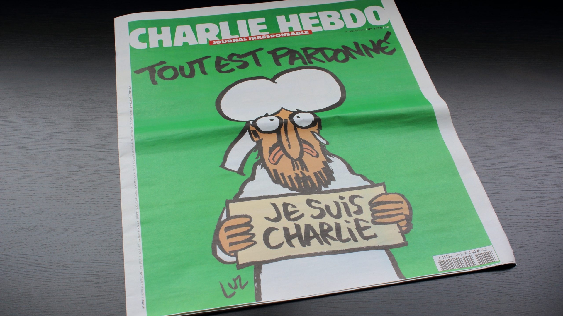 Incident șocant! O femeie, îmbrăcată într-un tricou cu Charlie Hebdo, a fost înjunghiată într-un parc din Londra. Cine este victima atacului. VIDEO
