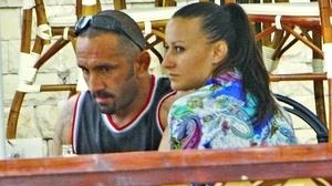 Sotul nu vrea sa-i acorde divortul