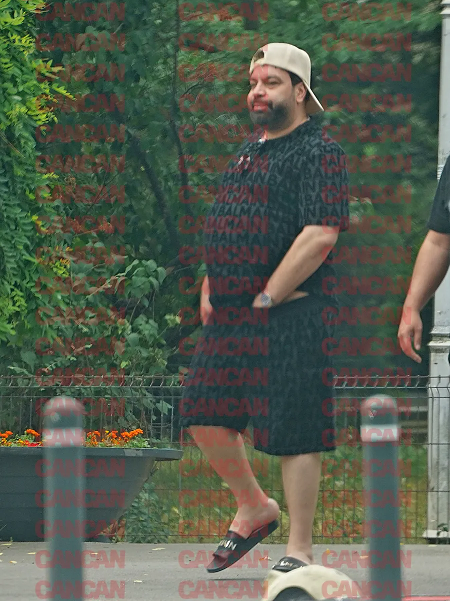 Manelistul "s-a aranjat" puțin chiar în mijlocul străzii Foto CANCAN.RO