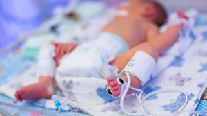 Un bebeluș din Botoșani a ajuns de urgență la spital! La trei luni cântărește mai puțin decât la naștere, deoarece a fost înfometat