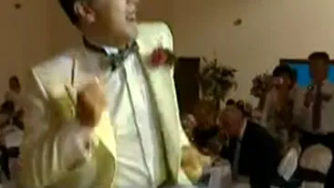 VIDEO Si romanii cu bani au talent! Uite cum s-a rupt in figuri la dans Gigi Becali la nunta lui Gabi Firea