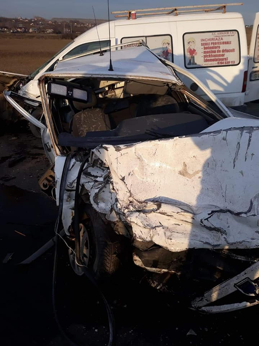 Polițistă din Pașcani, mesaj dur la adresa șefilor. A fost trimisă în misiune cu o Dacia SuperNova și a făcut accident: „Mașinile morții”
