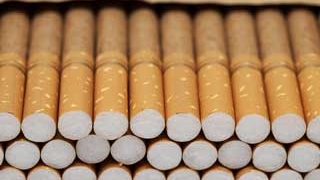 Un pompier aflat in concediu de maternitate a pus-o de o afacere! S-a apucat sa faca trafic cu tigari netimbrate