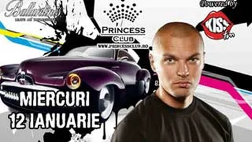 Puya vrea fetele sus pe bar, ca sa le arate visul american!