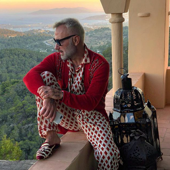 Gianluca Vacchi, kiki challenge în costum de baie pentru femei și… tocuri