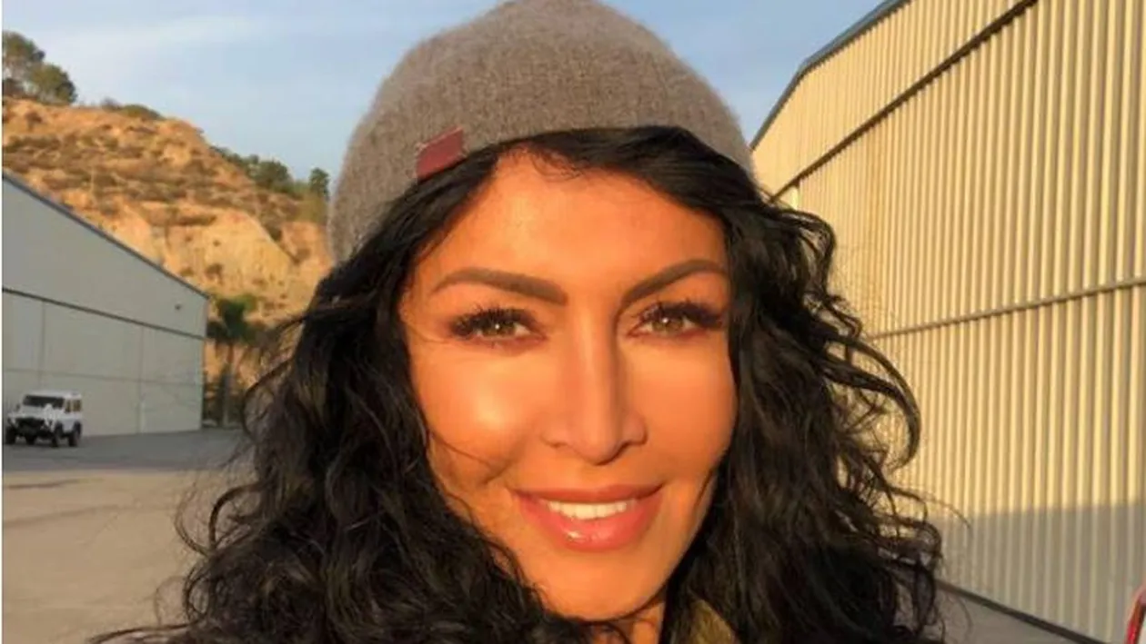 Mihaela Rădulescu a vândut cartofi prăjiți și sendvișuri: ”E o treabă frumoasă!”