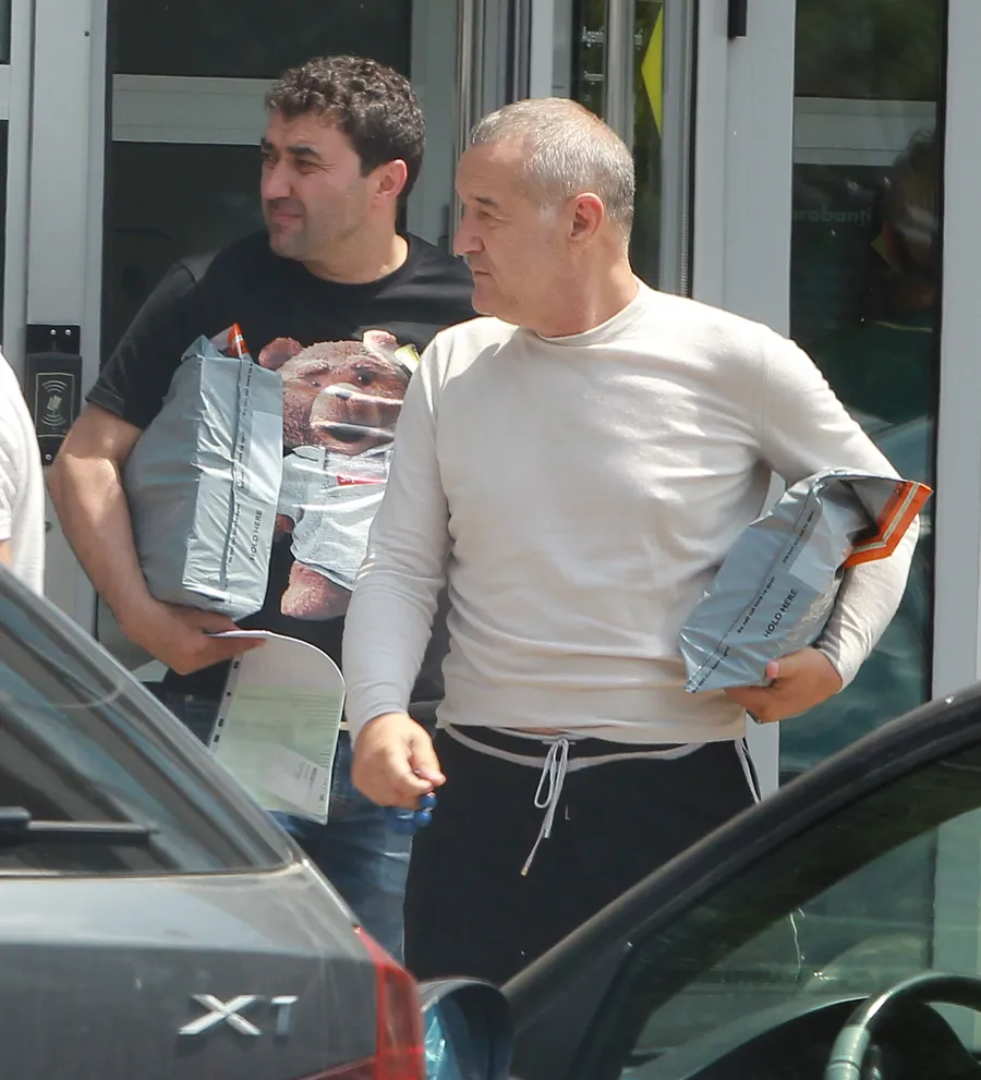 Gigi Becali și Luțu au ieșit din agenție cu sacii de bani la subraț