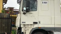 Imagini uluitoare cu accidentul în care un TIR a intrat în 11 mașini! Șoferul a căzut din picioare, după incident VIDEO