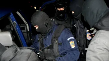 Bătaie ca-n filme la Ploiești! Doi jandarmi, loviți cu bâtele de hoți!