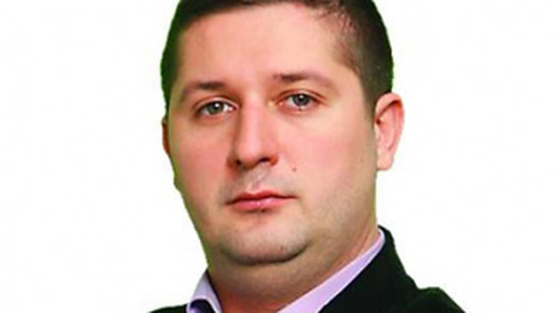 Un jurnalist de la Realitatea TV a fost batut crunt de doi barbati! Dan Bucura: "A fost un pumn in ochi si am auzit ceva foarte surprinzator. Mi-a spus: "Mai apari in m...tii m..ii la televizor!"