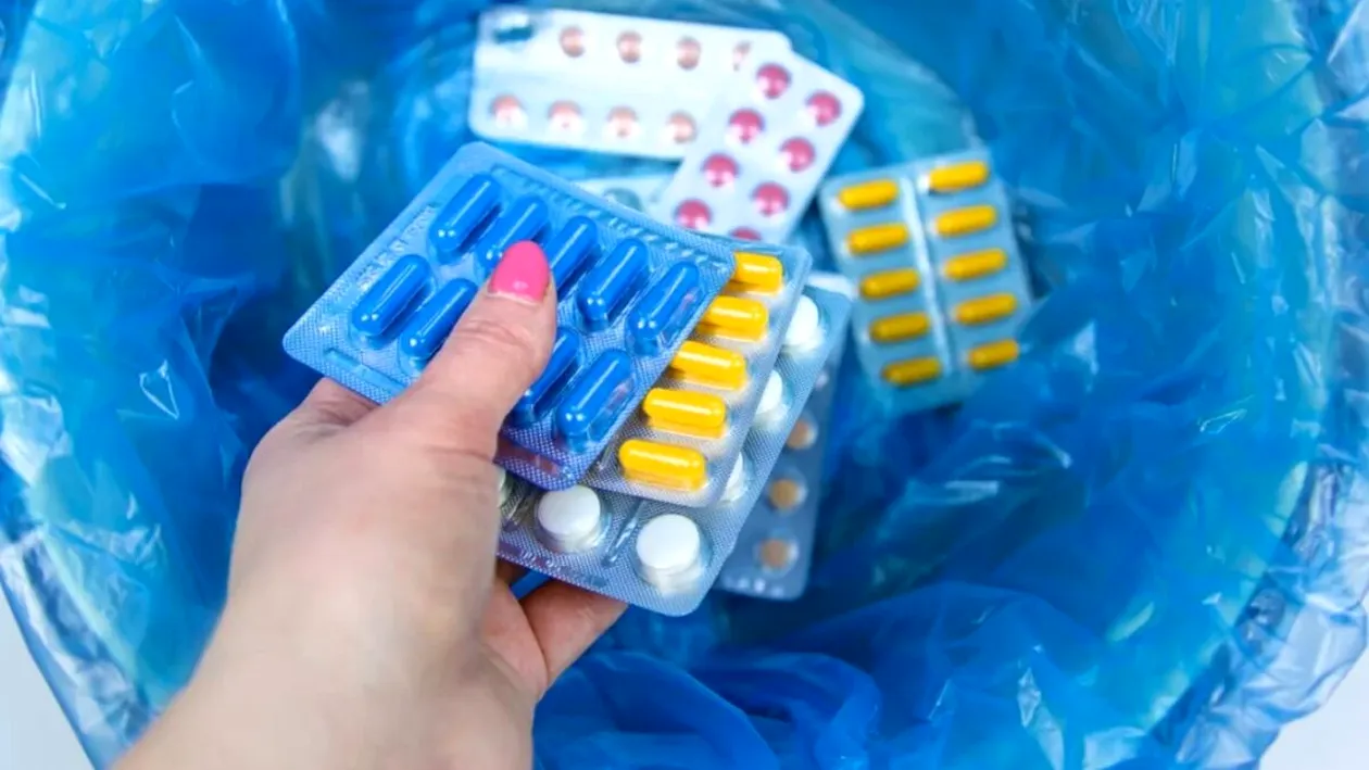 Amenzi URIAȘE pentru cei care aruncă medicamentele expirate la gunoi. Ce prevede noua lege