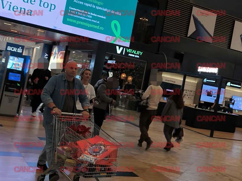 Giulia Anghelescu și soțul, shopping cu țintă precisă. Vlad Huidu s-a lipit de o crăciuniță