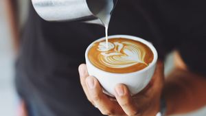 Primăria Bârlad își cumpără aparat de făcut cafea. Suma incredibilă cheltuită pe cafetiera cu... comandă vocală!