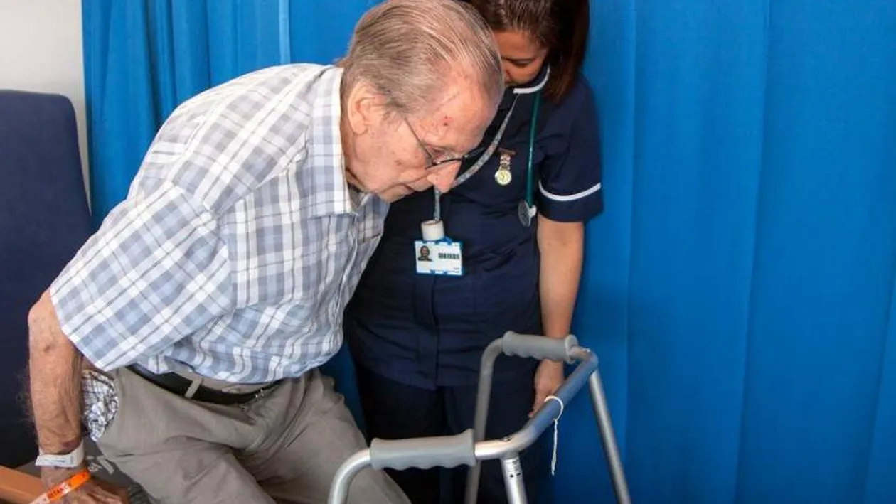 Caz halucinant la Brașov. Un bărbat de 90 de ani l-a înjunghiat de 30 de ori pe vecinul de 73 de ani. De la ce a pornit scandalul