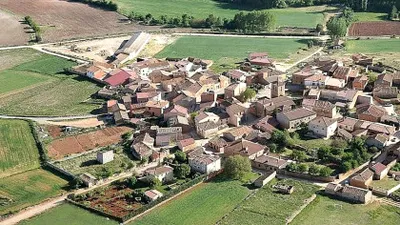 Satul spaniol la 2 ore de Madrid. Oferă gratuit o casă unei familii care este dispusă să se mute și să administreze barul local