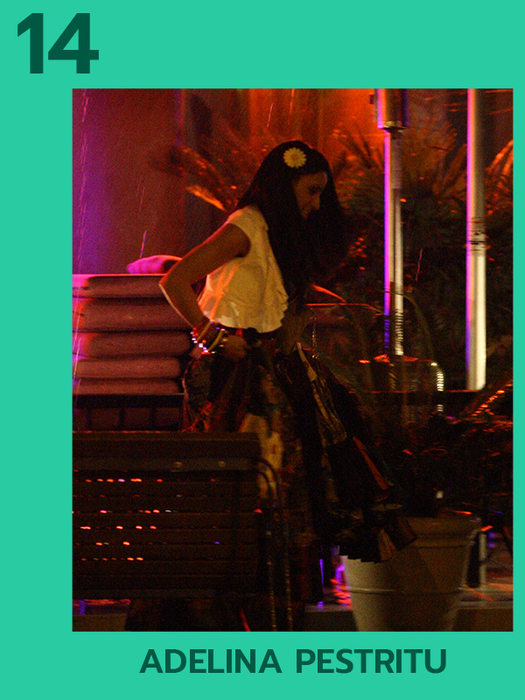 Fie vreme bună, fie vreme rea, divele “o ard” sexy, nu-i așa?! TOP 40 vedete care au sfidat “timpurile” grele