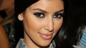 Fanii lui Kim Kardashian au ramas cu gura cascata! Cum arata vedeta, la 6 luni dupa nastere, in COSTUM DE BAIE!