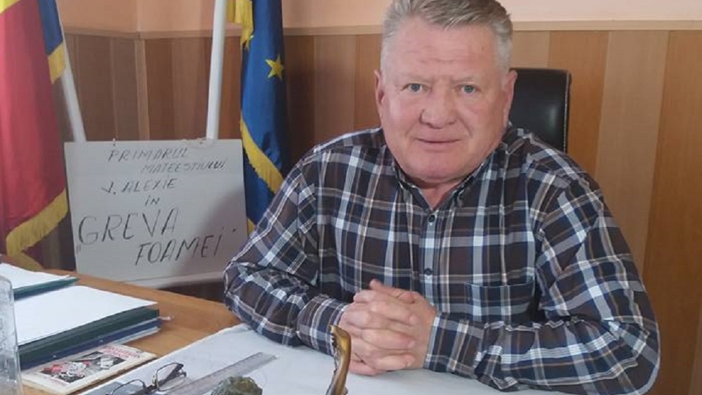 Un primar din Vâlcea s-a baricadat în birou și face greva foamei după ce consilierii opoziției au refuzat să voteze bugetul comunei