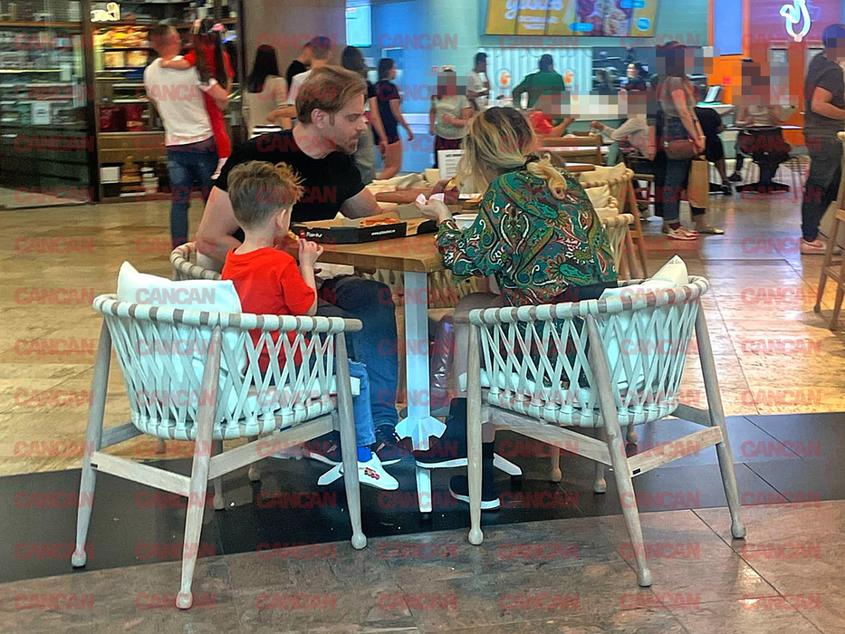 Alina şi Ilan Laufer au ieşit cu gemenii la mall.