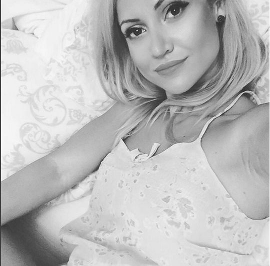 Ispita Nicoleta s-a fotografiat goală în pat! Imagine incendiară