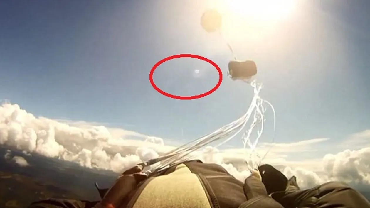 A fost la un pas sa fie lovit de un METEORIT, imediat dupa ce si-a deschis parasuta! A innebunit cand a vazut imaginile astea