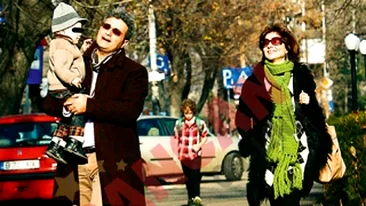 Robert Turcescu a iesit in parc cu Oana Sarbu si fiul ei adoptiv