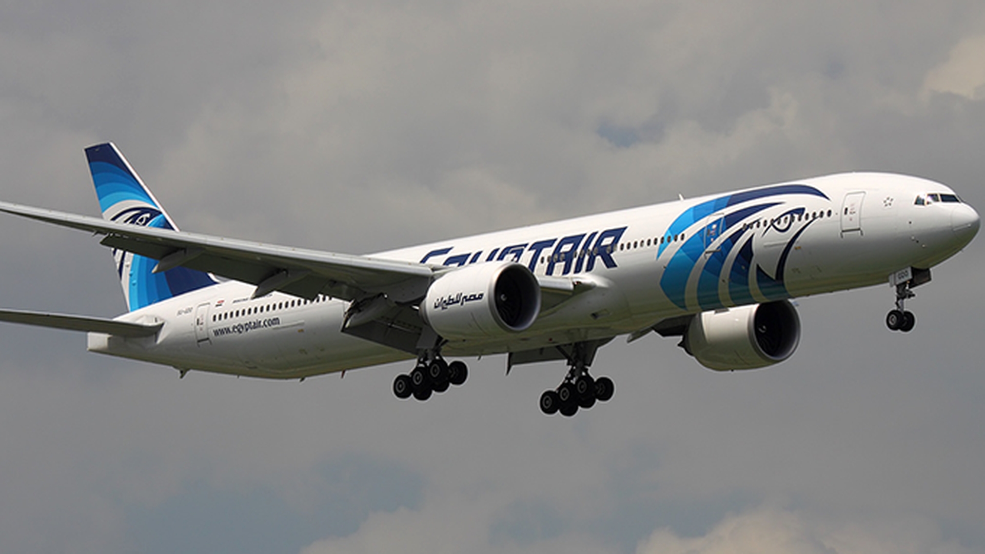 Forţele navale franceze au captat un semnal foarte probabil venit de la una dintre cutiile negre ale zborului EgyptAir