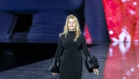 Nadia Comăneci, pe podium la Săptămâna Modei de la Paris. A defilat alături de Jane Fonda, Kendall Jenner și Heidi Klum