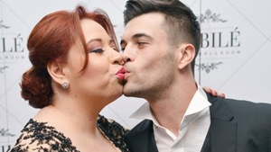 Oana Roman a cedat in fata geloziei sotului ei. A rupt legatura cu vechii prieteni si nu i-a invitat nici la nunta