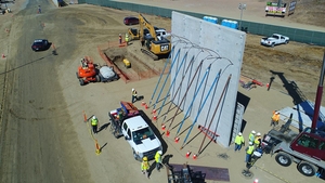 Primele imagini cu zidul lui DONALD TRUMP! Construcţia va fi una masiva şi a fost filmată pe ascuns