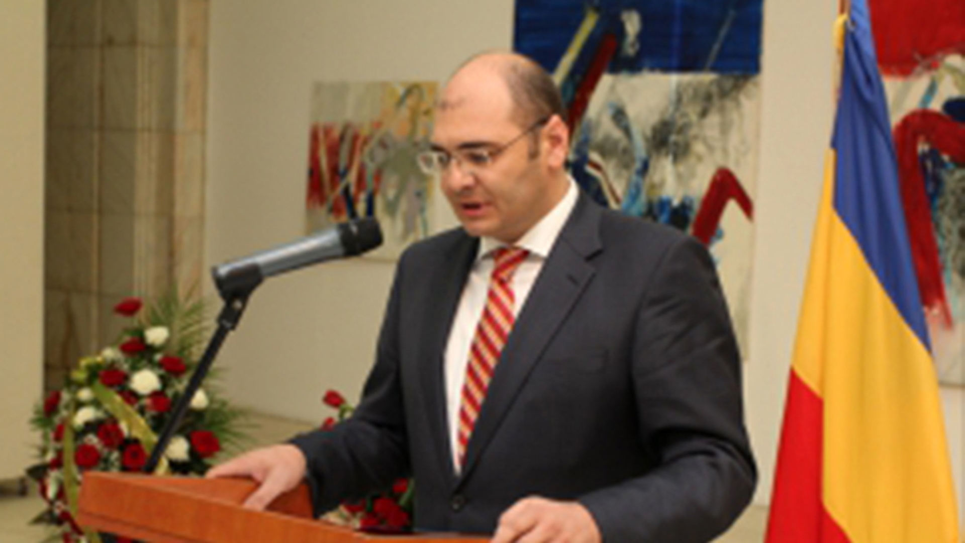 EXCLUSIV! Lovitură de teatru în cazul accidentului din weekend în care a fost implicat "consulul" sau şoferul ambasadei Azerbaidjanului în România: la volan era însăşi Excelenţa Sa, iar în dreapta nu era soţia...