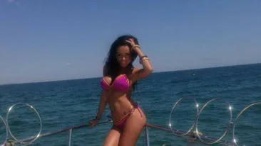 Nevasta lui Sisu, imagini incendiare! Catalina a pozat intr-un costum de baie minuscul!