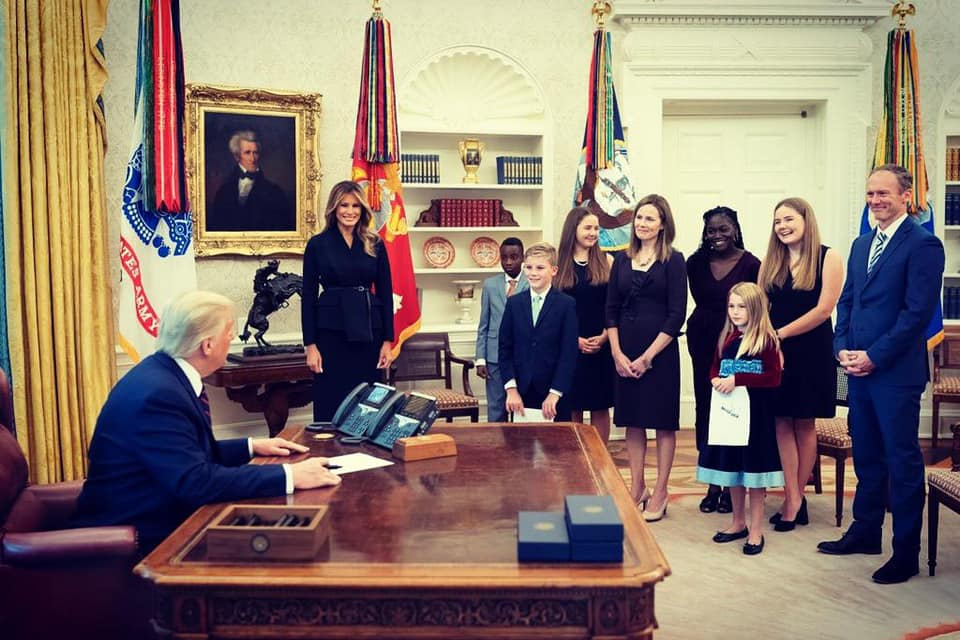 Jill Biden, apariția ravisantă la ceremonia de învestire a soțului ei în funcţia de preşedinte al SUA. Melania Trump a încălcat tradiţia transferului puterii | FOTO & VIDEO