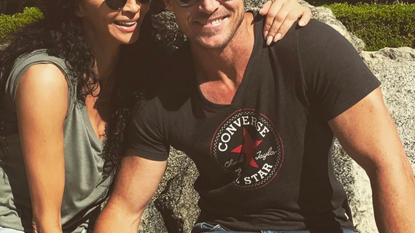 Mihaela Rădulescu a luat micul-dejun cu Arnold Schwarzenegger! Celebrul actor a prins-o frumos de mijlocel şi s-a mândrit tare cu românca