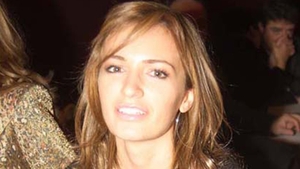 Sotul e in inchisoare, dar ea face exces de lux. Pe vremuri tinuta in puf, Maria Marinescu nu renunta nici acum la... fite