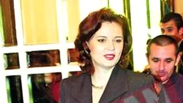 Roberta Anastase a facut campanie din usa-n-usa