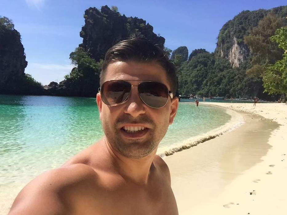 Cine este și din ce face bani Marian Grozavu de la Insula Iubirii? Internetul a explodat când i-a auzit vocea: ”A tras heliu?”