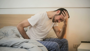 „Hangxiety”: de ce alcoolul îți afectează emoțiile a doua zi
