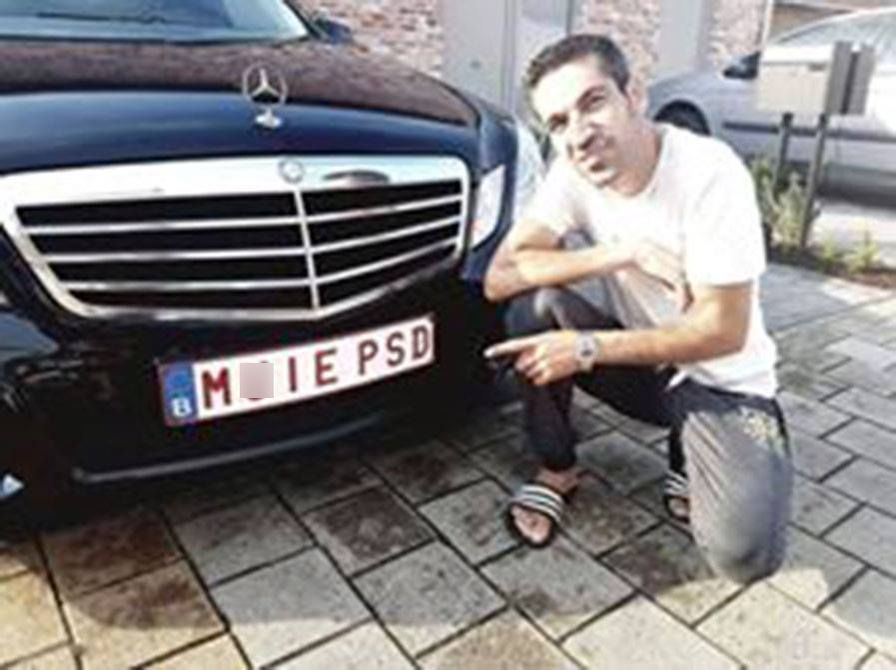 Alți doi români din Belgia și Anglia au urmat exemplul șoferului care și-a pus numărul de îmatriculare „M**e PSD”
