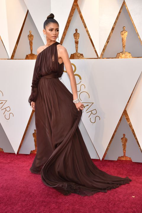 Oscar 2018. Top 10 cel mai bine îmbrăcate actrițe de la gala de decernare a renumitelor statuete de aur. Uneia dintre ele i s-a văzut zona intimă