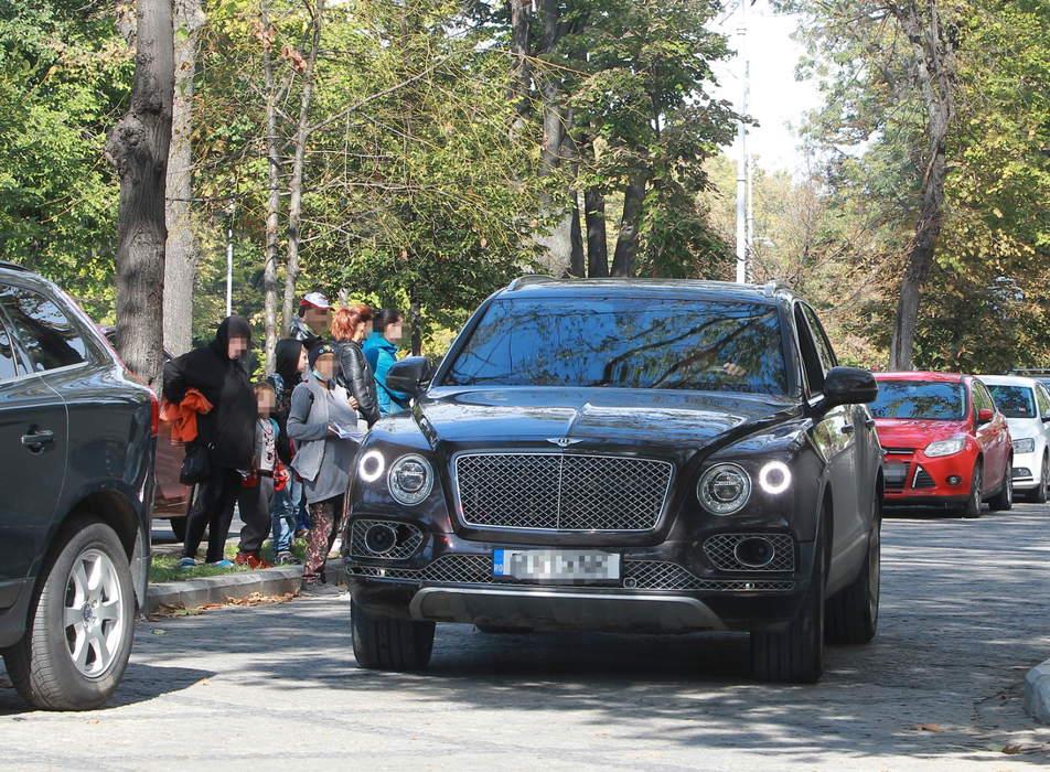 Gigi Becali nu a mai oprit mașina la ieșirea din curtea Palatului