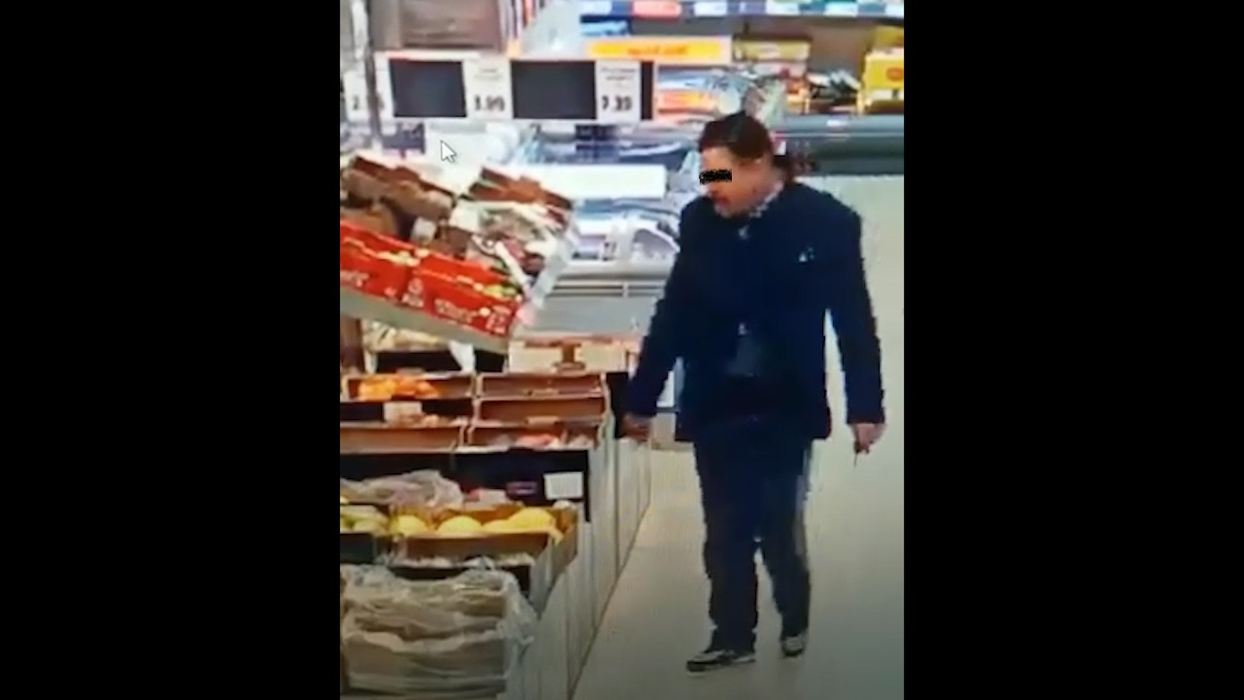 Comisarul-șef U.G. în timp ce dădea târcoale raionului cu fructe