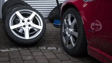 Anunț important pentru șoferi. RAR a anunțat când devin obligatorii anvelopele de iarnă