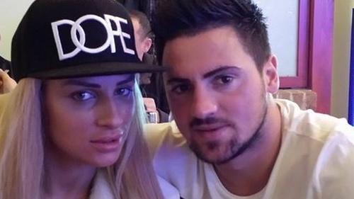 Vremea frumoasa i-a scos din casa! Vezi ce fac Sanziana Buruiana si Nicolae Zuluf in parc!