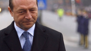 INCIDENTE la vot! Traian Basescu, conflict la urne: "Foloseste oamenii ca sa ucida"