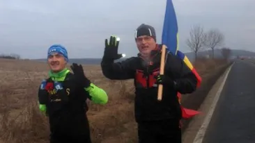 Incredibil! Un maghiar fără o mână a alergat cu drapelul României pe distanţa de la Aiud la Alba Iulia