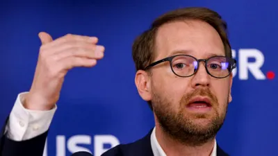 Dominic Fritz, întrebat dacă va renunța la guvernare dacă trece moțiunea de cenzură