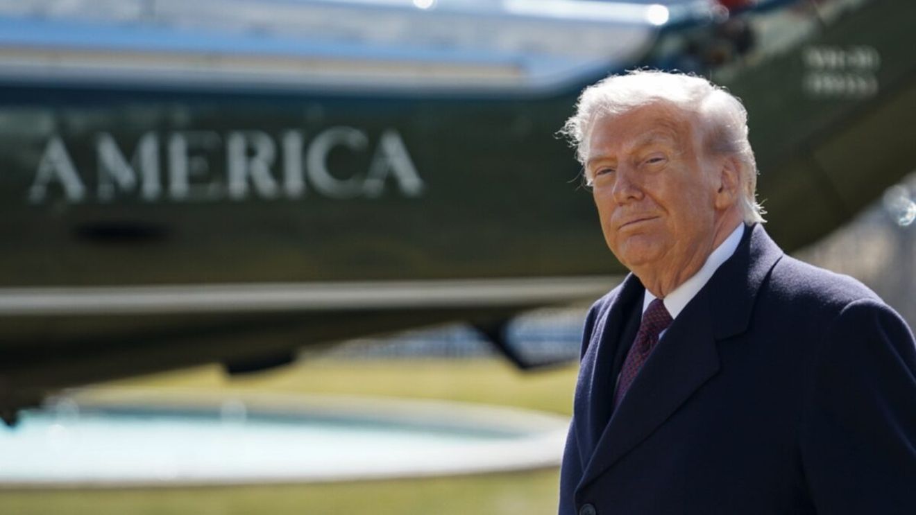 Donald Trump spune că ia serios în considerare să retragă SUA din NATO. „E un tigru de hârtie”