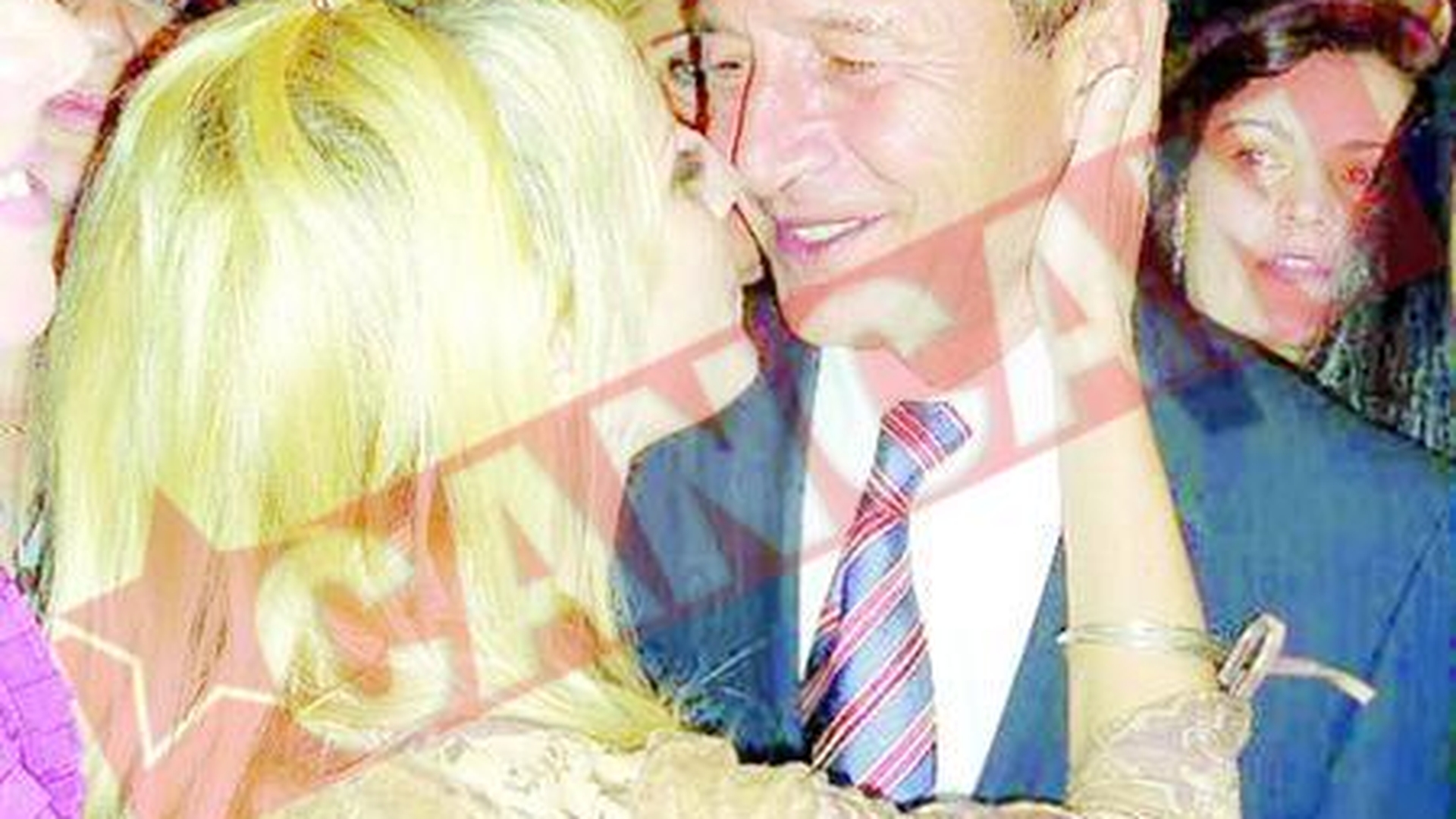 Basescu, pupat in raspar de o capsunara oxigenata