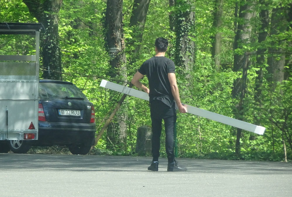 Zed e atent la toate detaliile, înainte de marea călătorie